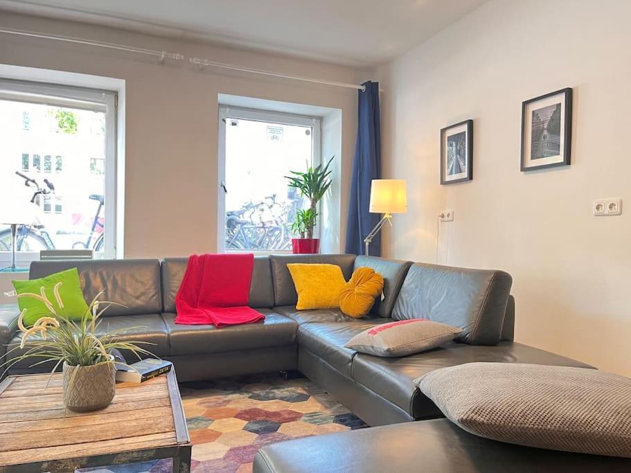 Apartment Gemuetliche, Grosse 6-zkb,eg-wohnung Im Herzen Eimsbuettels-2wc&2duschen