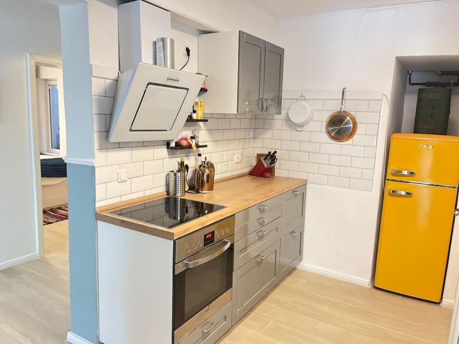 Apartment Gemuetliche, Grosse 6-zkb,eg-wohnung Im Herzen Eimsbuettels-2wc&2duschen *