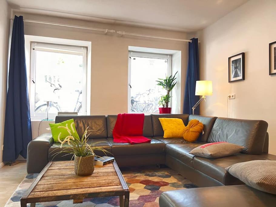 Apartment Gemuetliche, Grosse 6-zkb,eg-wohnung Im Herzen Eimsbuettels-2wc&2duschen *